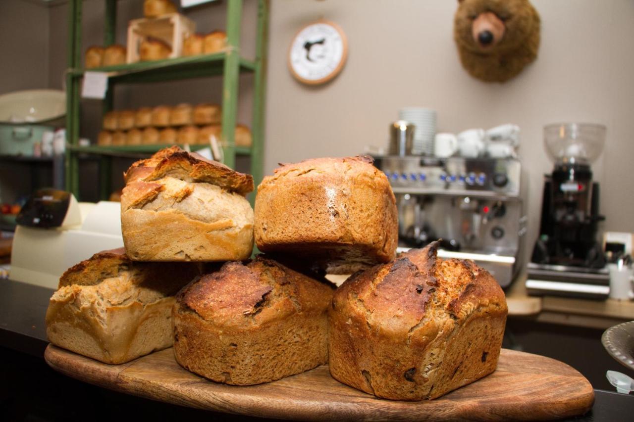 The Bear Bread Bakery, Boutique En-Suite Rooms With Breakfast In The Bakery, In The Heart Of Colyton Exterior photo